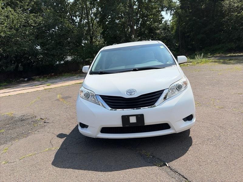 Toyota Sienna LE FWD 8-Passenger V6 2013