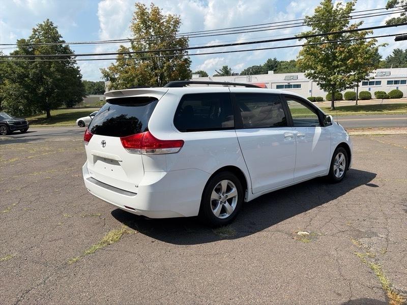 Toyota Sienna LE FWD 8-Passenger V6 2013