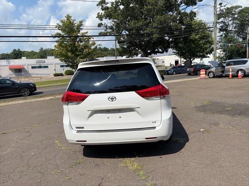 Toyota Sienna LE FWD 8-Passenger V6 2013