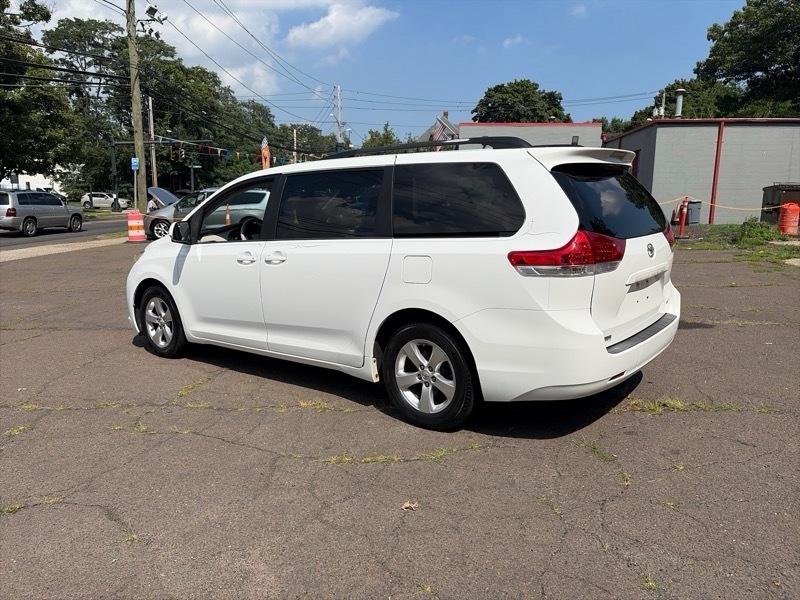 Toyota Sienna LE FWD 8-Passenger V6 2013