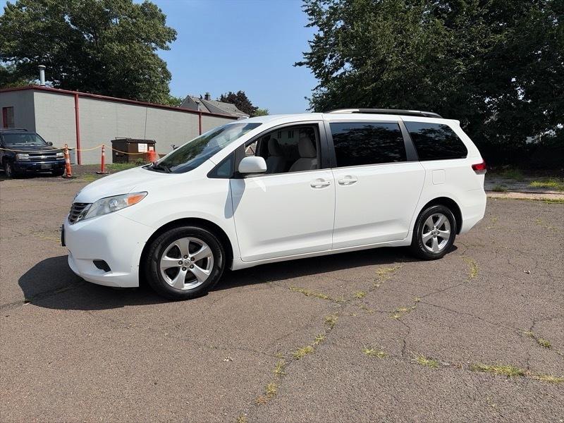 Toyota Sienna LE FWD 8-Passenger V6 2013