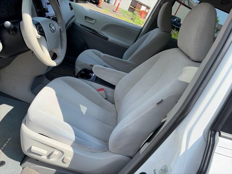 Toyota Sienna LE FWD 8-Passenger V6 2013