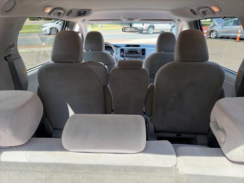 Toyota Sienna LE FWD 8-Passenger V6 2013