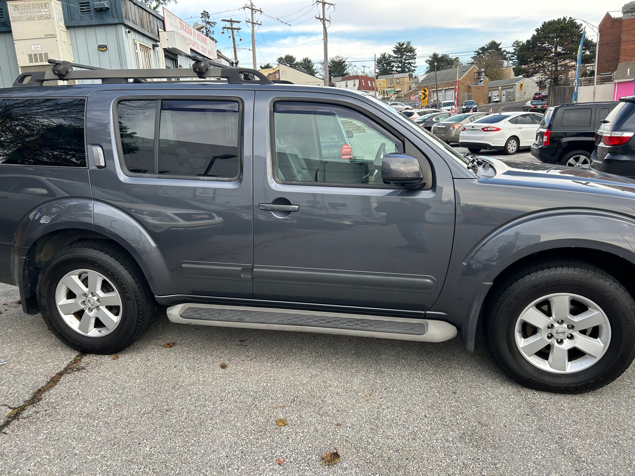 Nissan Pathfinder LE 4WD 2012