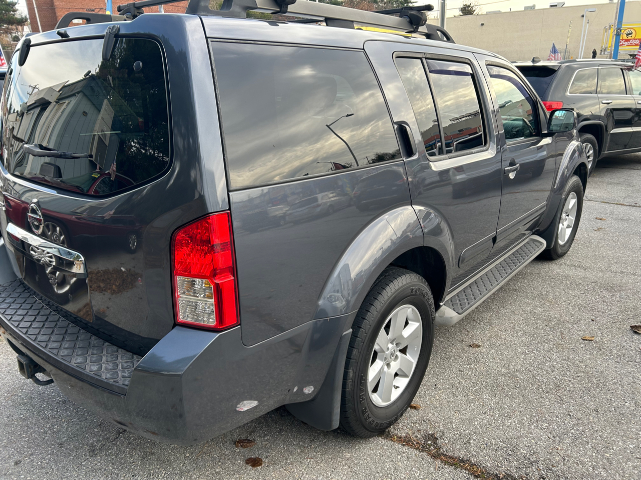 Nissan Pathfinder LE 4WD 2012