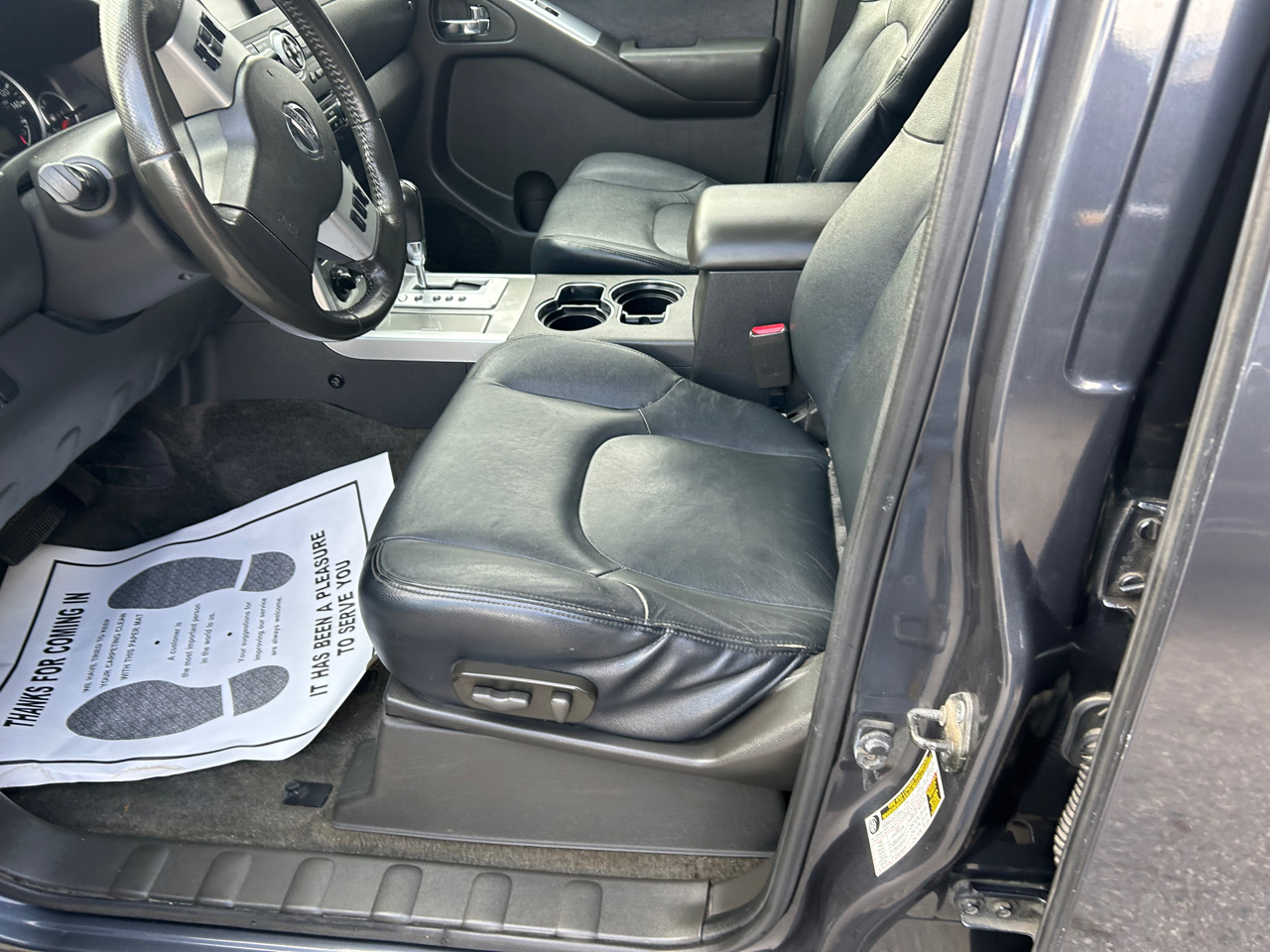 Nissan Pathfinder LE 4WD 2012