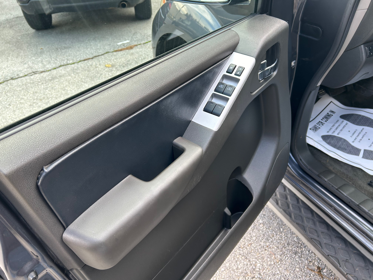 Nissan Pathfinder LE 4WD 2012