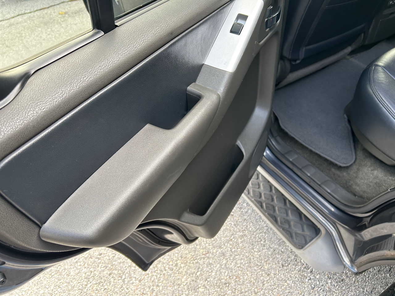 Nissan Pathfinder LE 4WD 2012