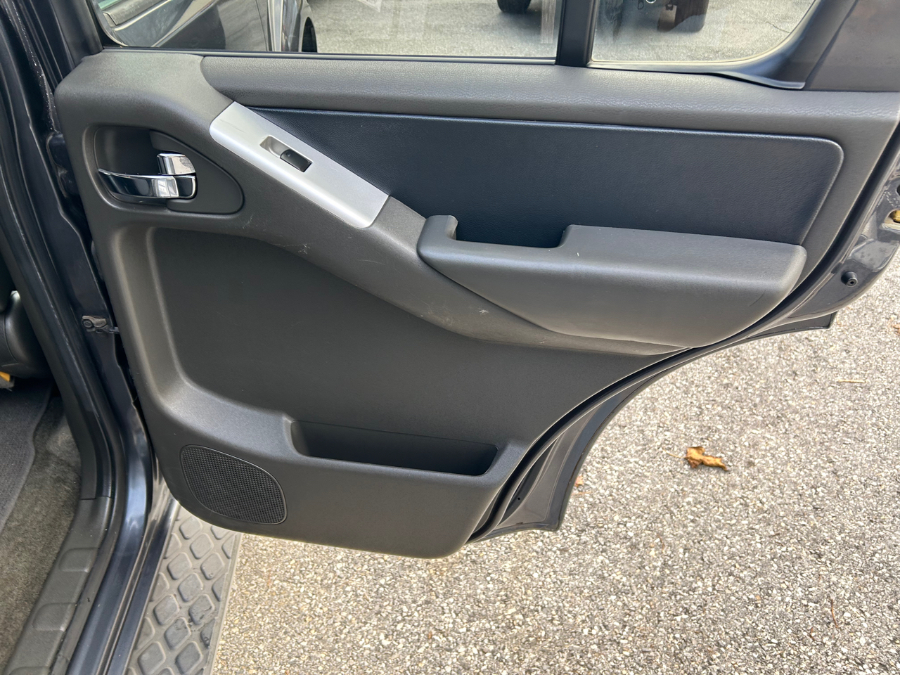 Nissan Pathfinder LE 4WD 2012