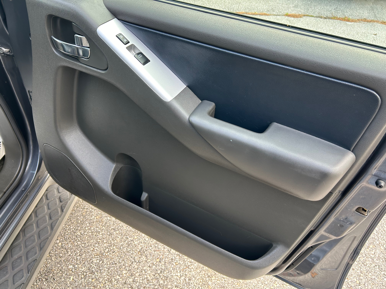 Nissan Pathfinder LE 4WD 2012