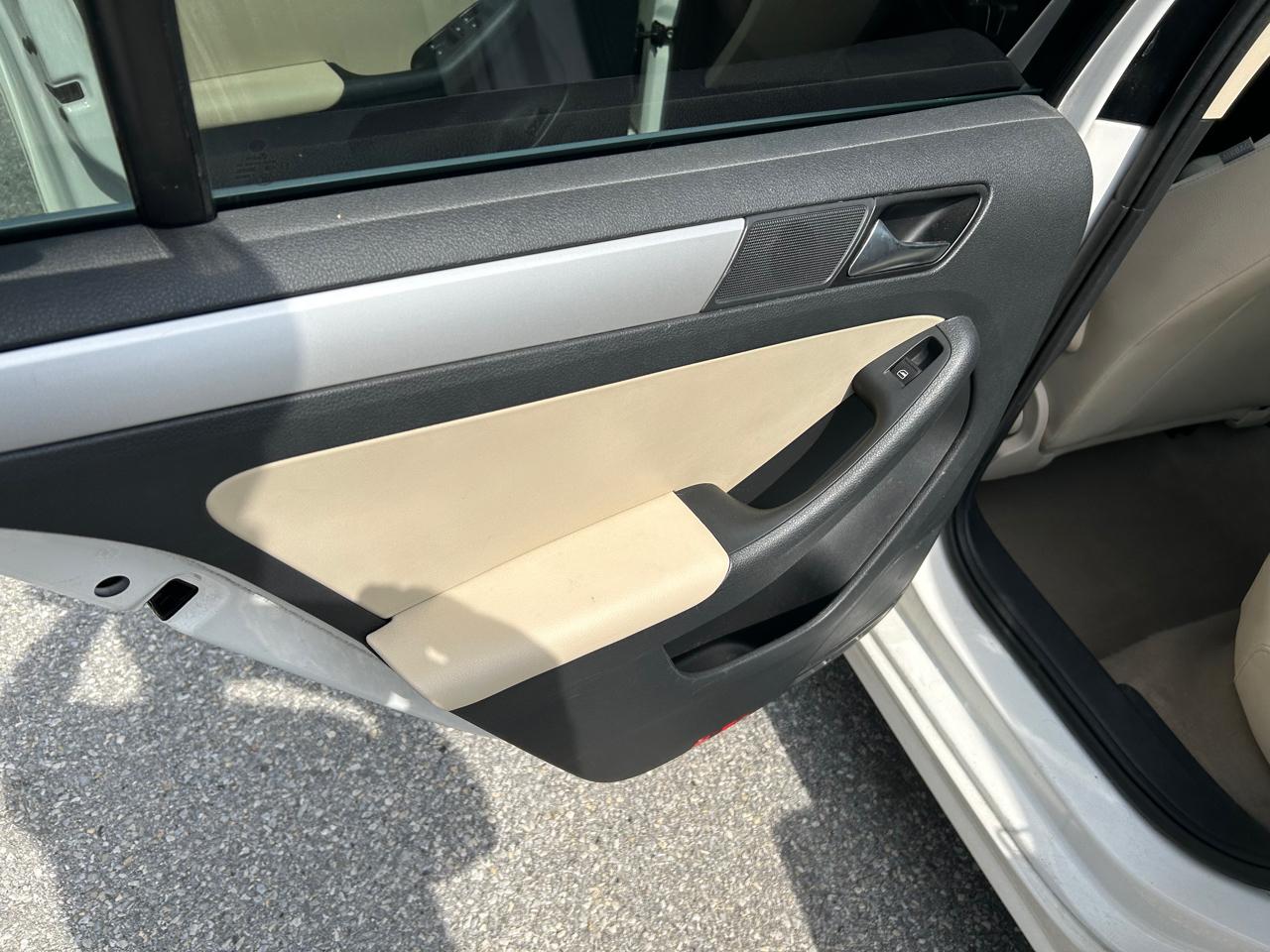 Volkswagen Jetta SEL PZEV 2012