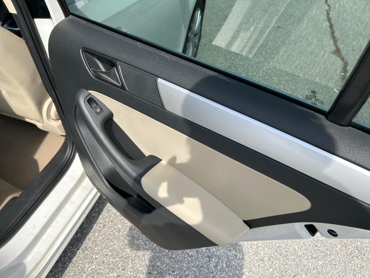 Volkswagen Jetta SEL PZEV 2012