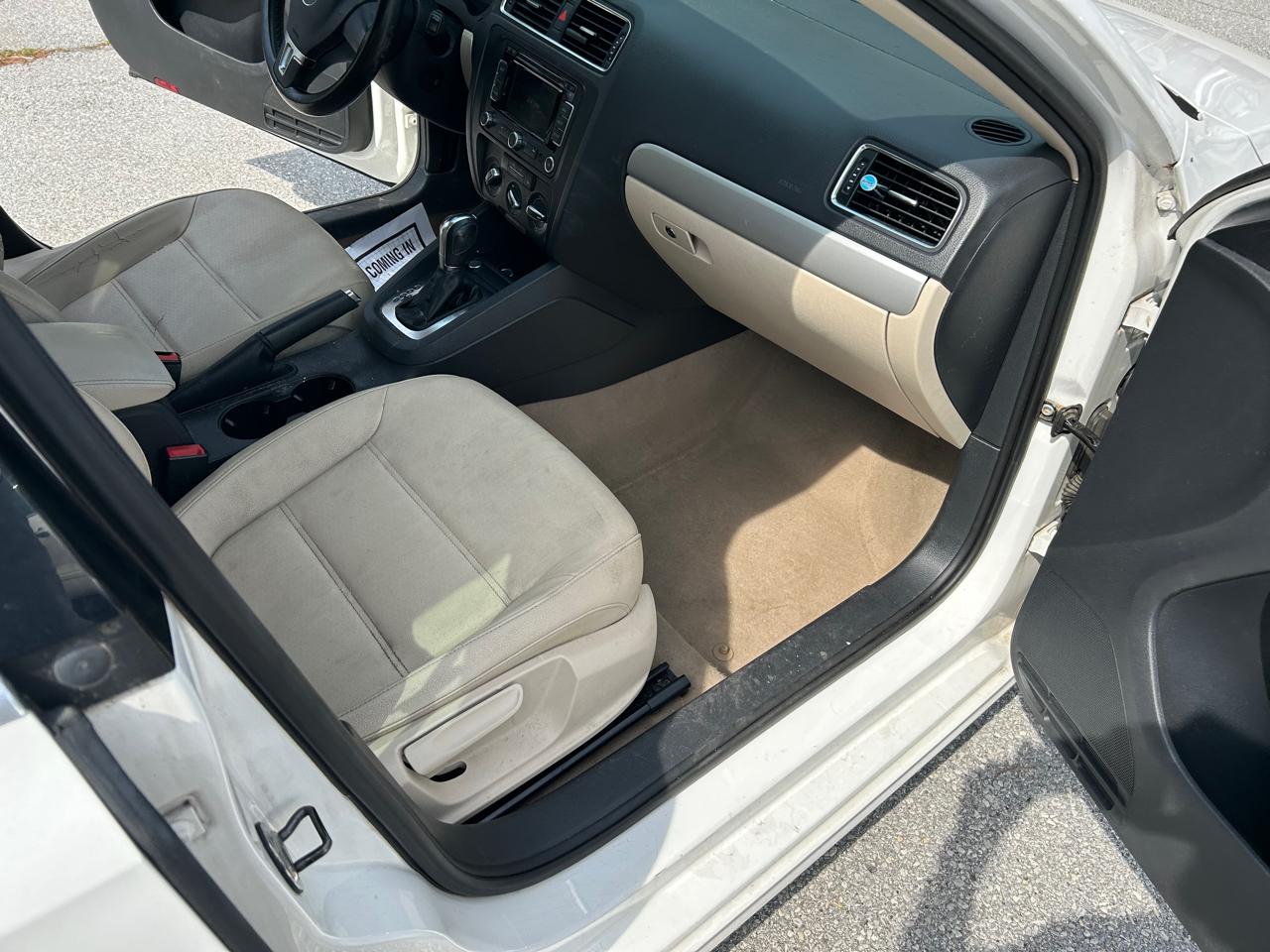 Volkswagen Jetta SEL PZEV 2012