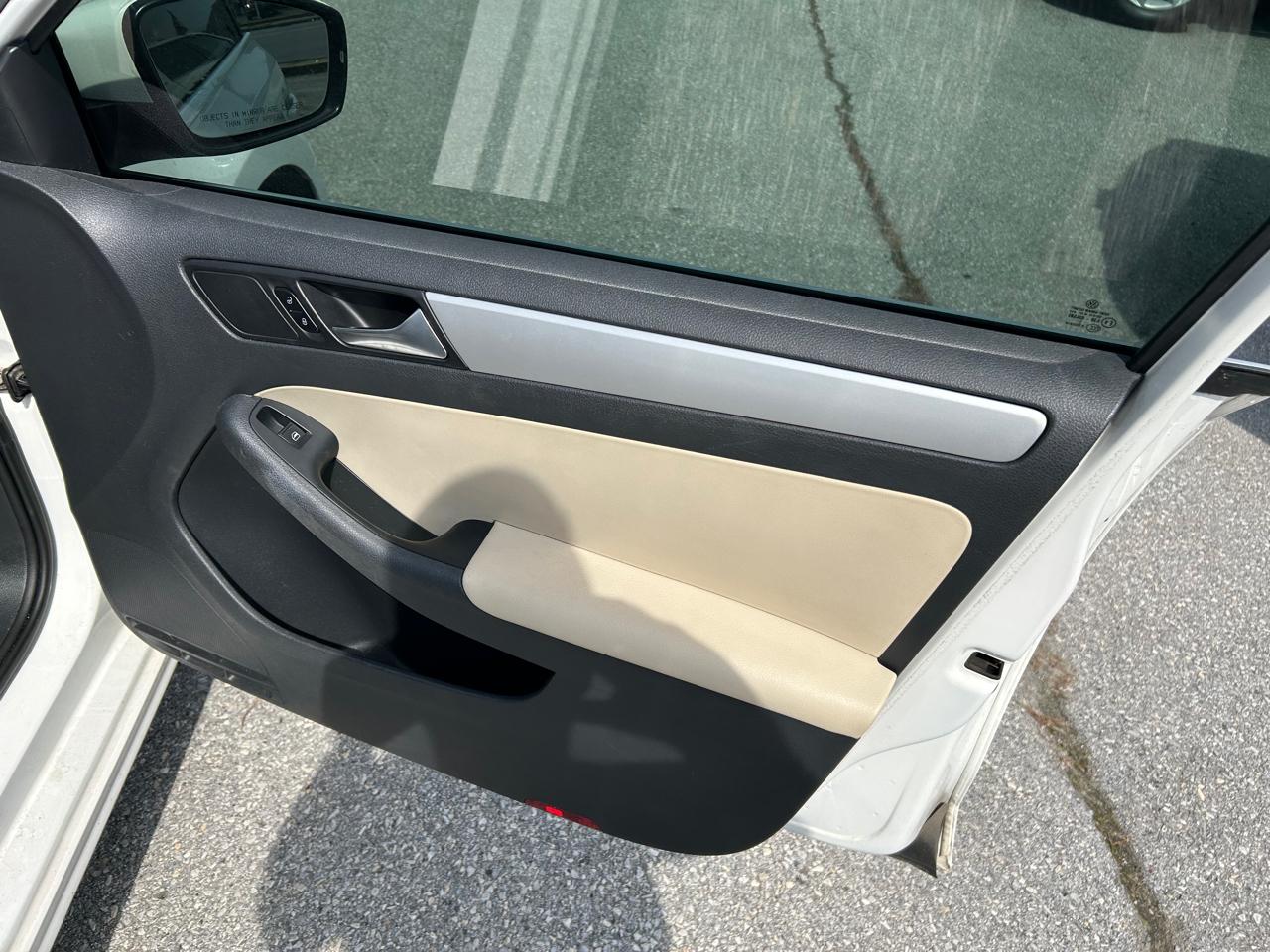 Volkswagen Jetta SEL PZEV 2012