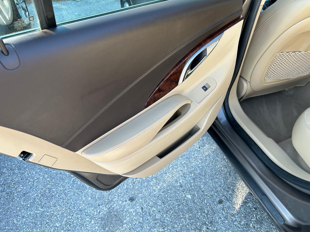Buick LaCrosse CXL AWD 2011