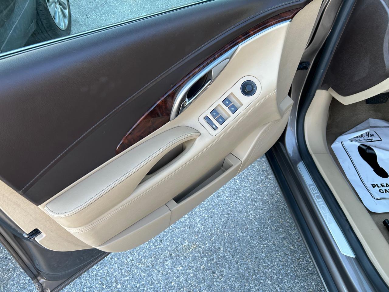 Buick LaCrosse CXL AWD 2011