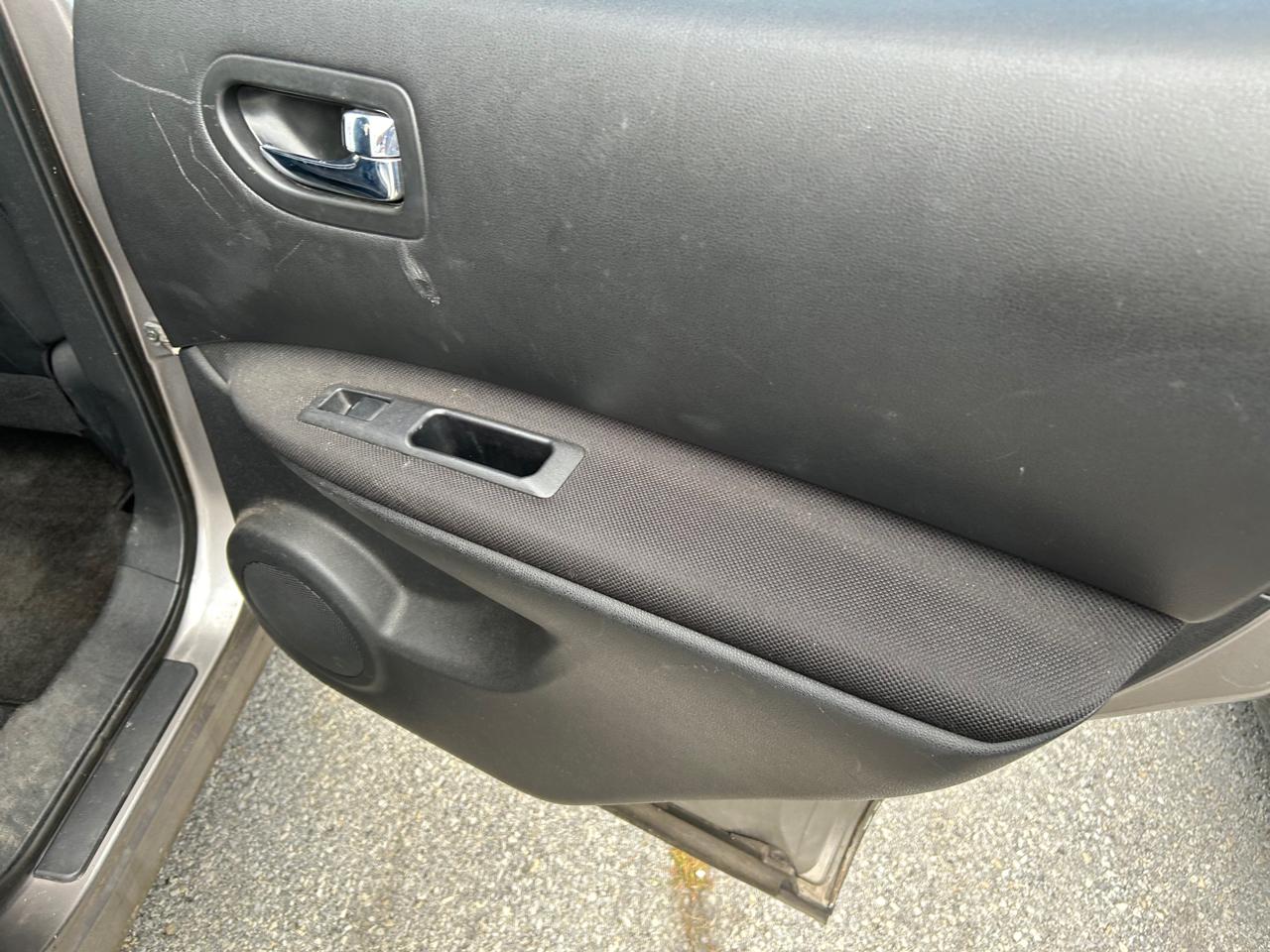 Nissan Rogue S AWD 2012