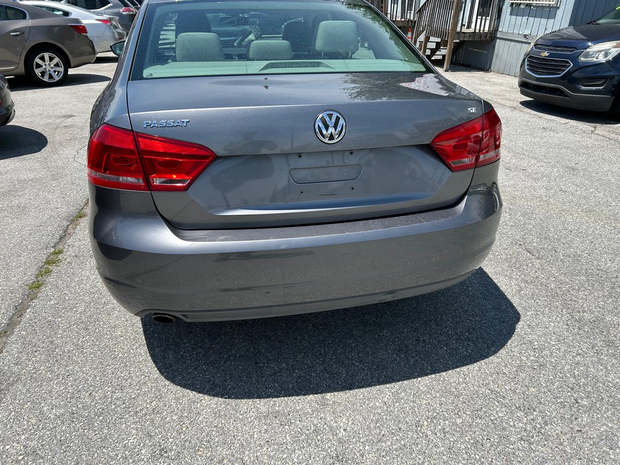 Volkswagen Passat 2.5L SE AT 2012