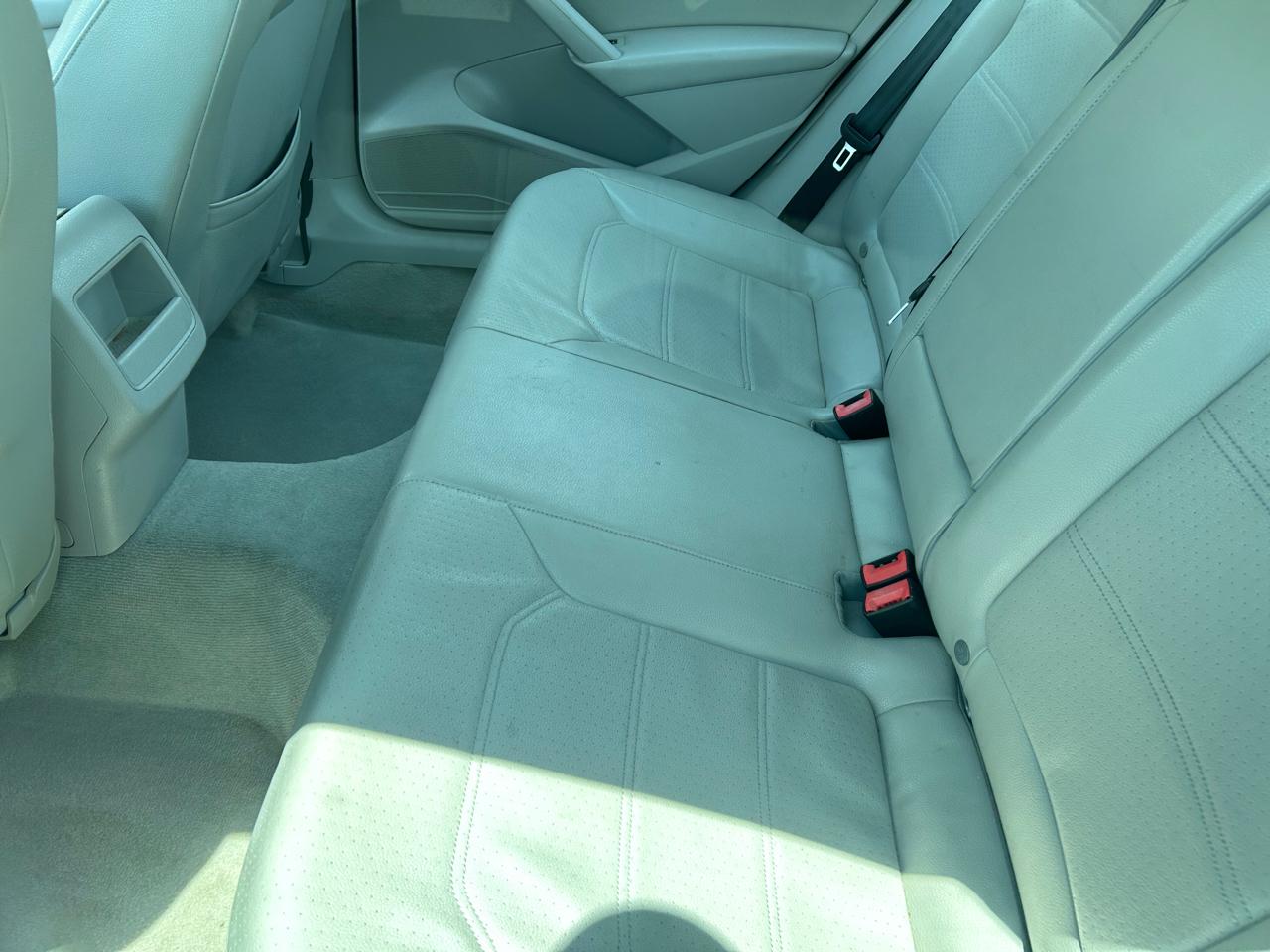 Volkswagen Passat 2.5L SE AT 2012