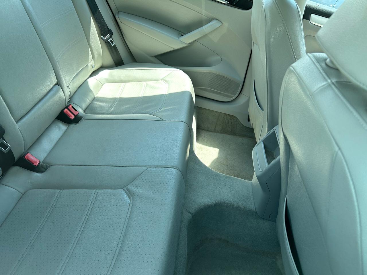 Volkswagen Passat 2.5L SE AT 2012