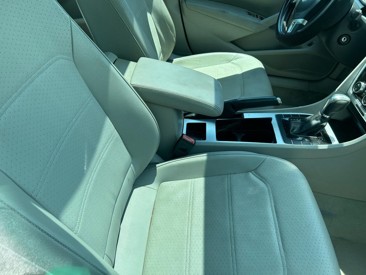 Volkswagen Passat 2.5L SE AT 2012