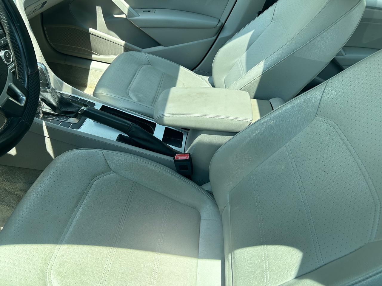 Volkswagen Passat 2.5L SE AT 2012