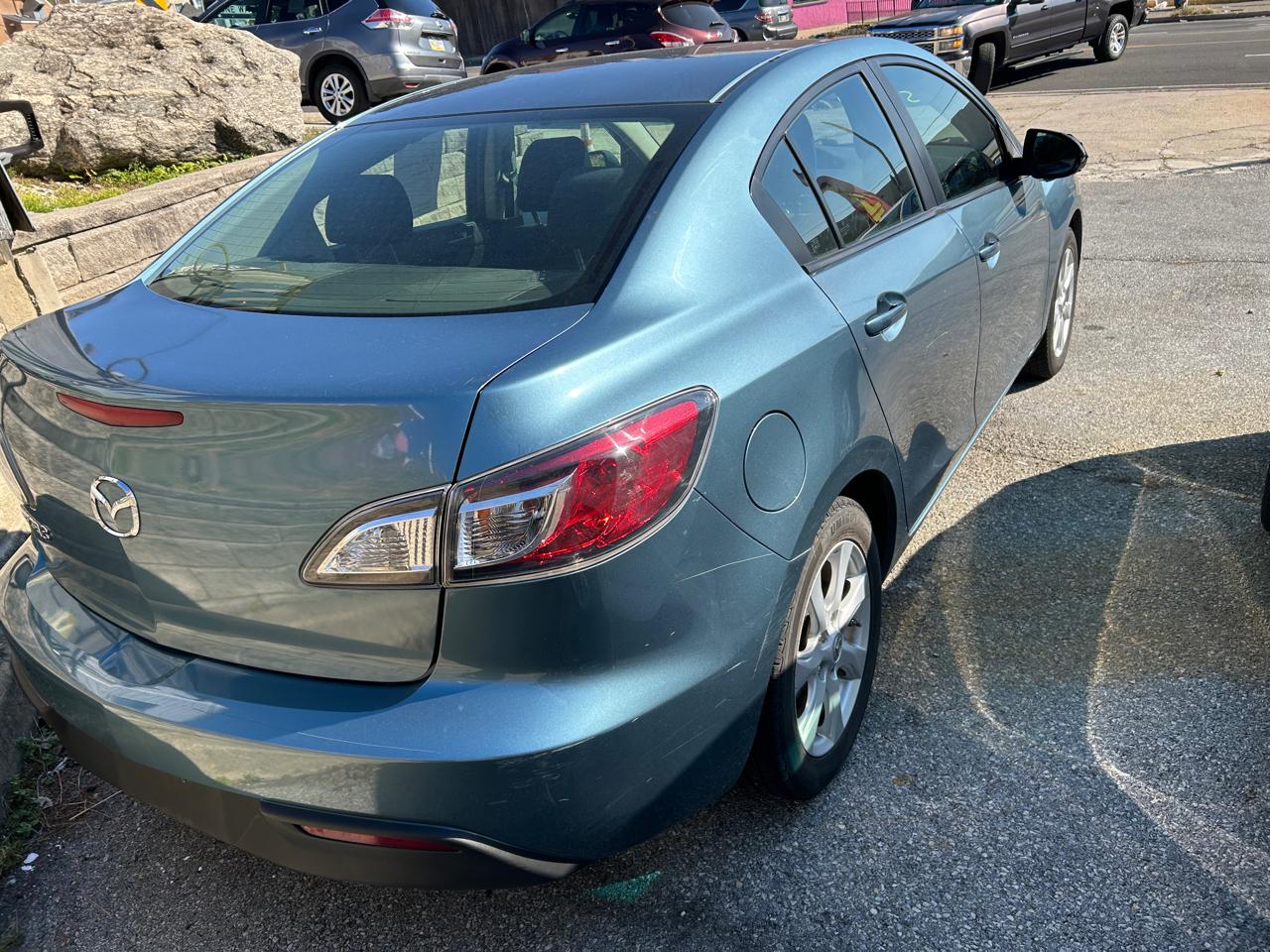 Mazda MAZDA3 i Touring 4-door 2011