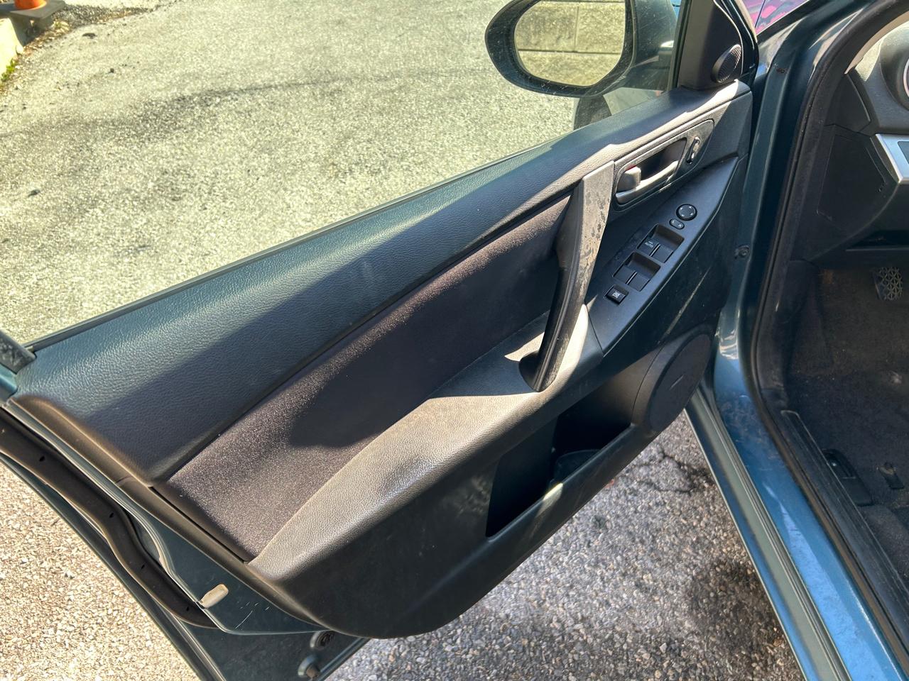 Mazda MAZDA3 i Touring 4-door 2011