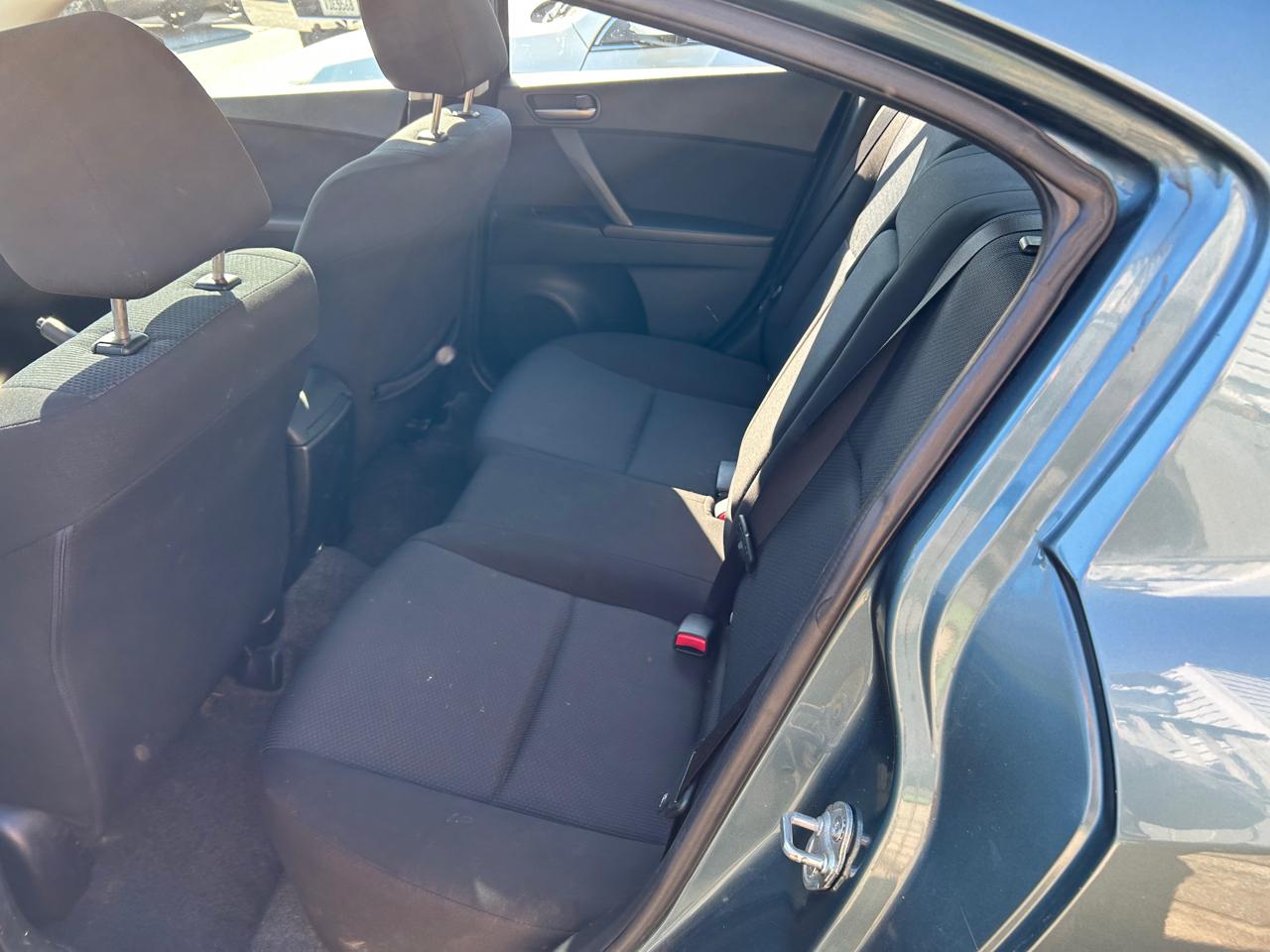 Mazda MAZDA3 i Touring 4-door 2011