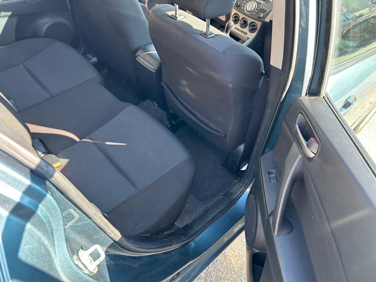 Mazda MAZDA3 i Touring 4-door 2011