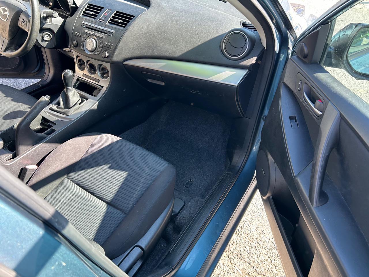 Mazda MAZDA3 i Touring 4-door 2011