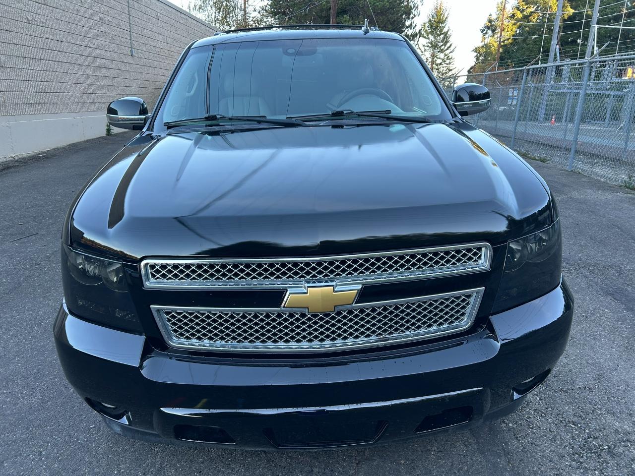 Chevrolet Suburban LT 1500 4WD 2012