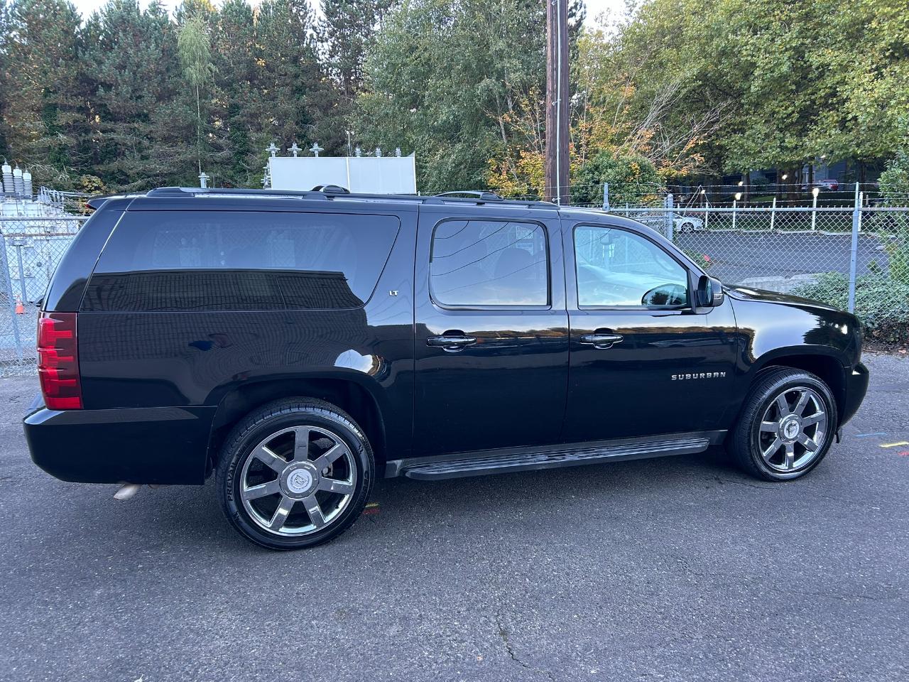 Chevrolet Suburban LT 1500 4WD 2012