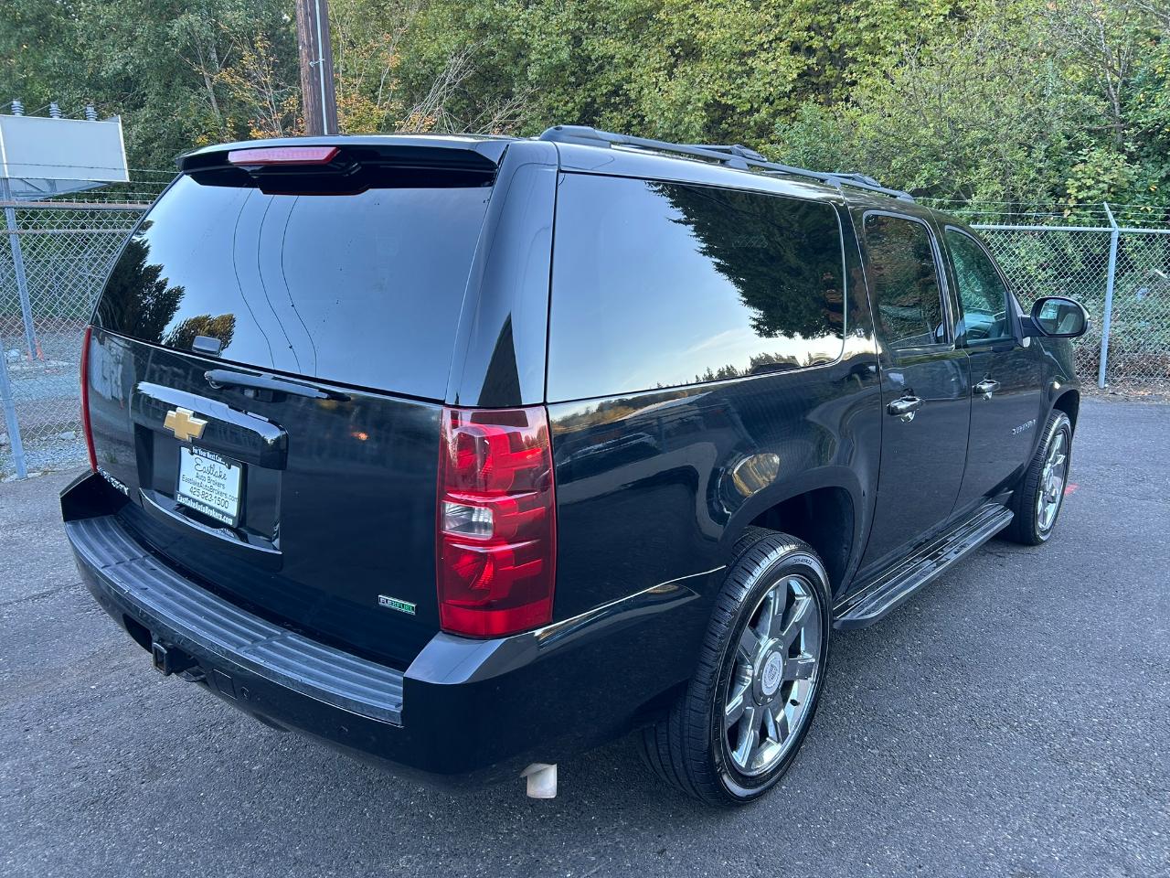 Chevrolet Suburban LT 1500 4WD 2012