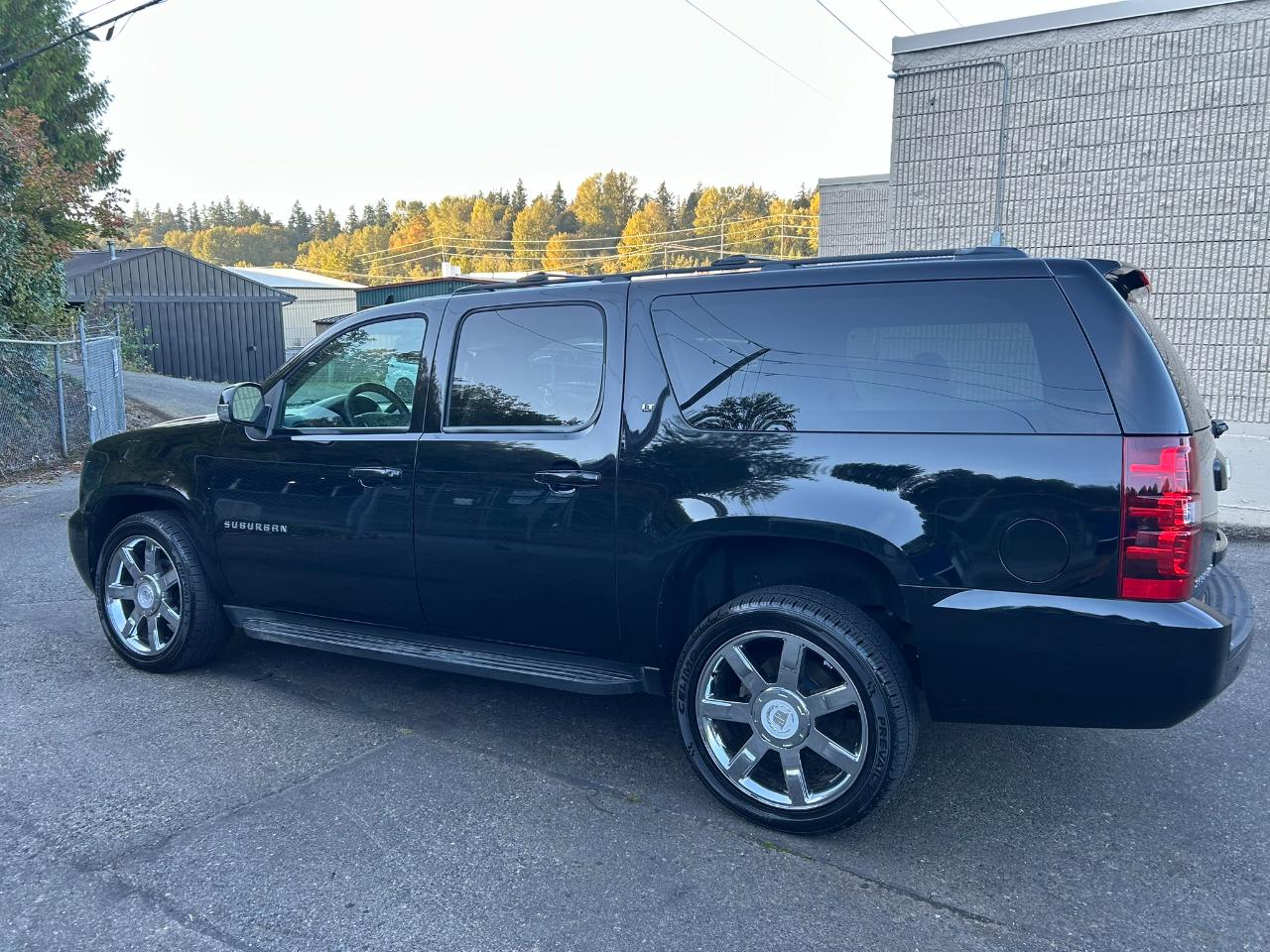 Chevrolet Suburban LT 1500 4WD 2012
