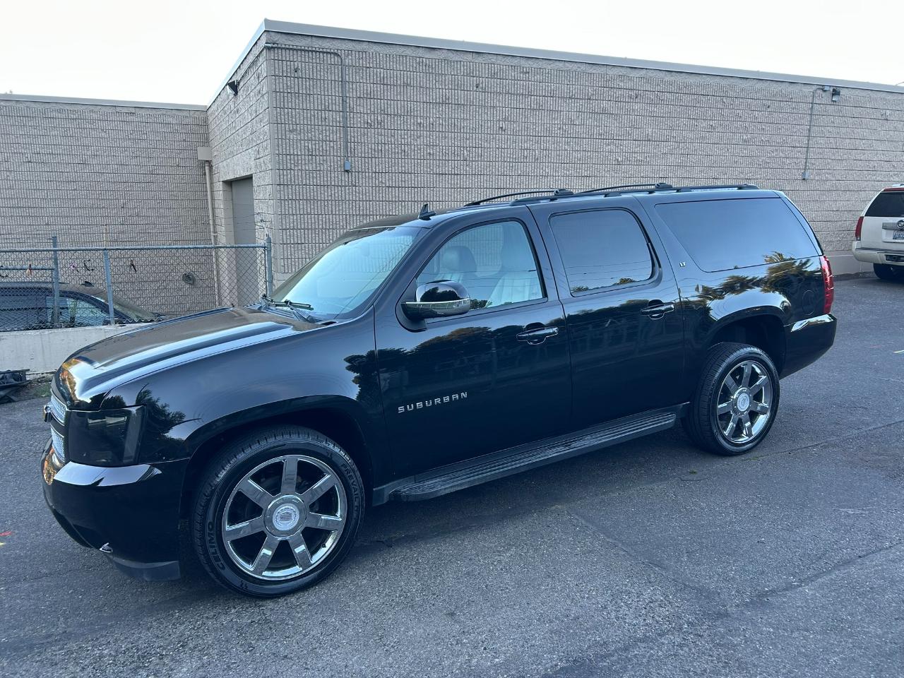 Chevrolet Suburban LT 1500 4WD 2012