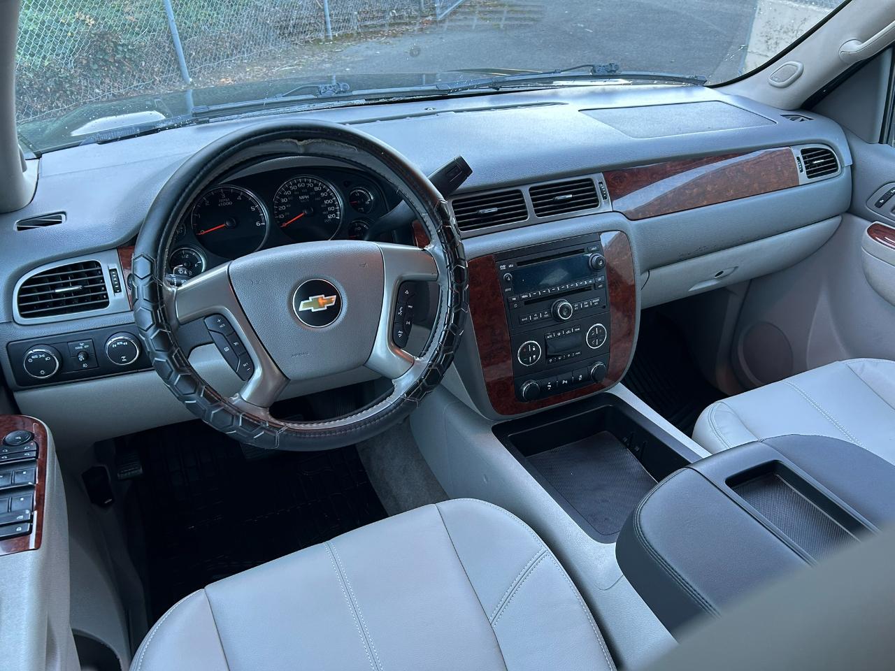 Chevrolet Suburban LT 1500 4WD 2012