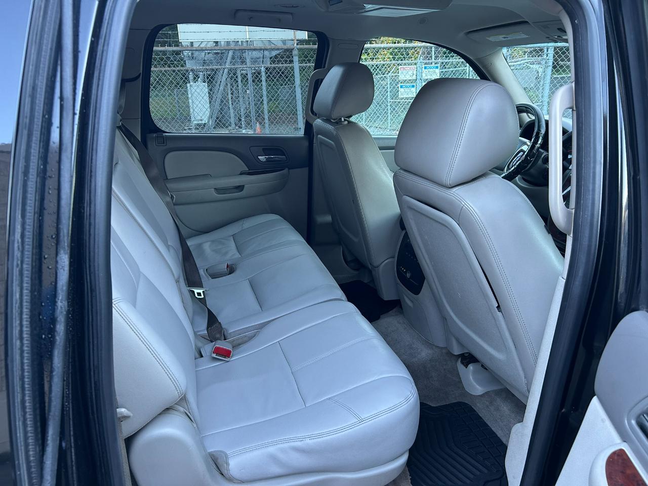 Chevrolet Suburban LT 1500 4WD 2012