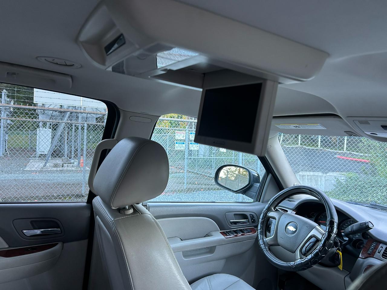 Chevrolet Suburban LT 1500 4WD 2012