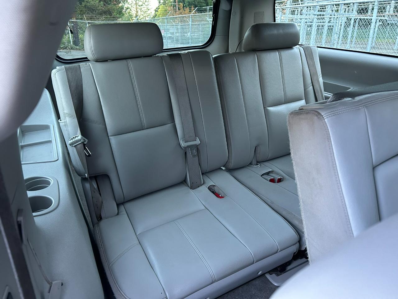 Chevrolet Suburban LT 1500 4WD 2012