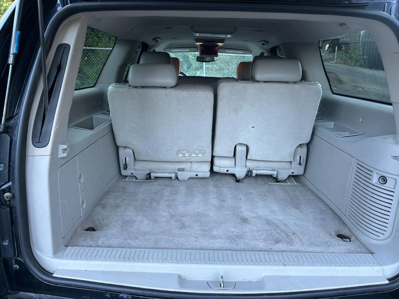 Chevrolet Suburban LT 1500 4WD 2012