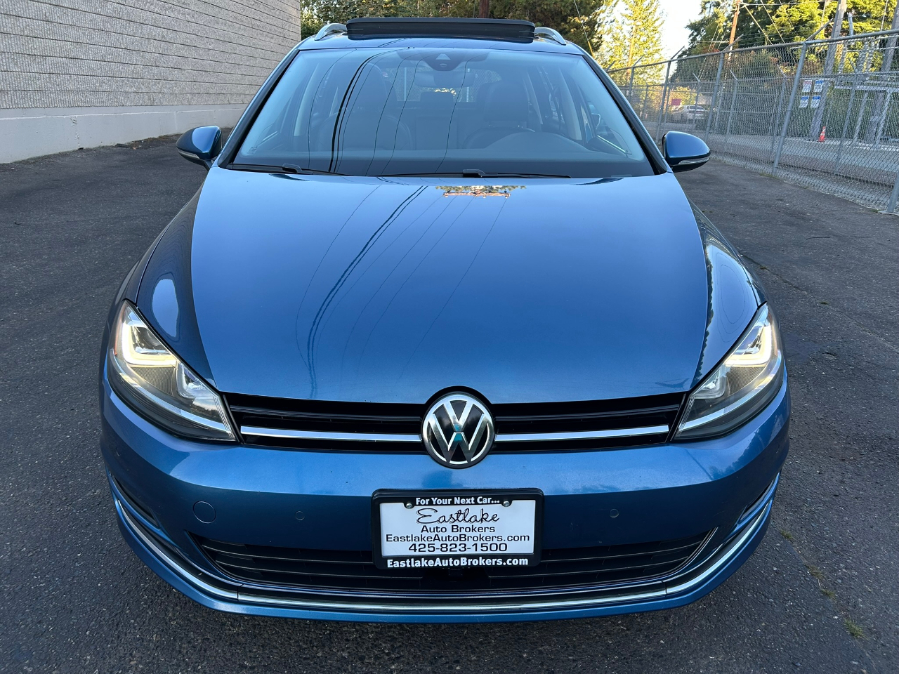 2017 Volkswagen Golf SportWagen TSI SE photo 2