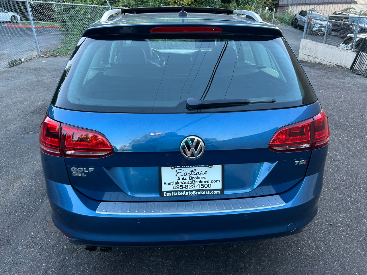 2017 Volkswagen Golf SportWagen TSI SE photo 3