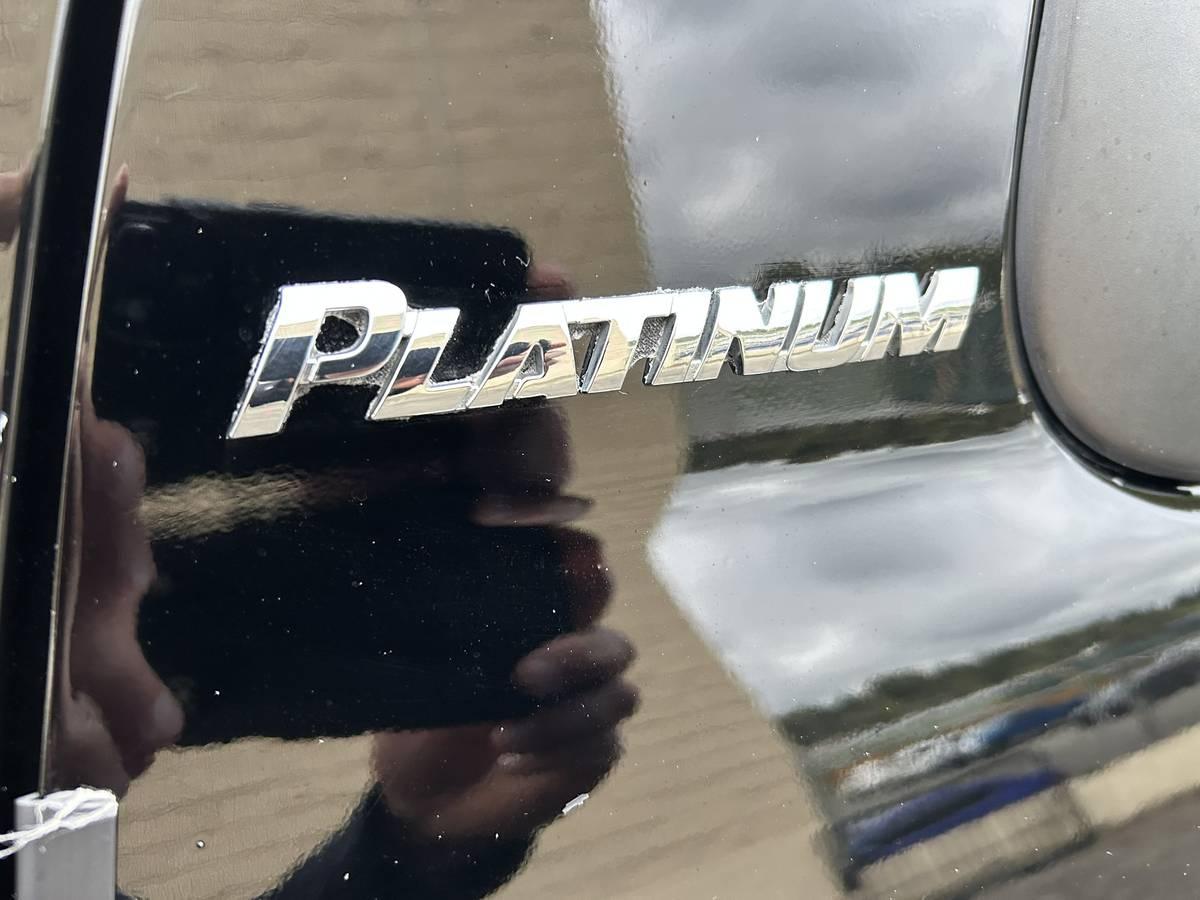 Toyota Sequoia Platinum 4WD FFV 2012