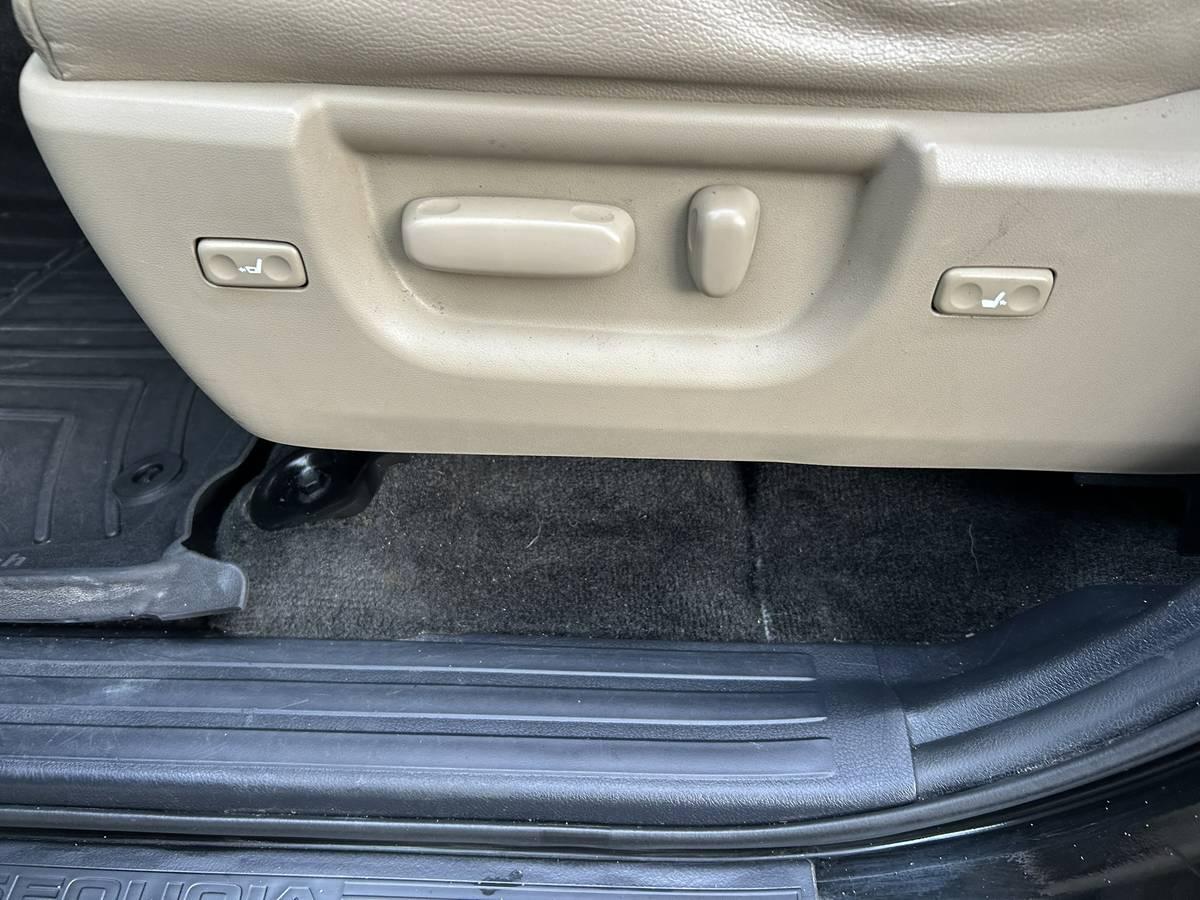 Toyota Sequoia Platinum 4WD FFV 2012