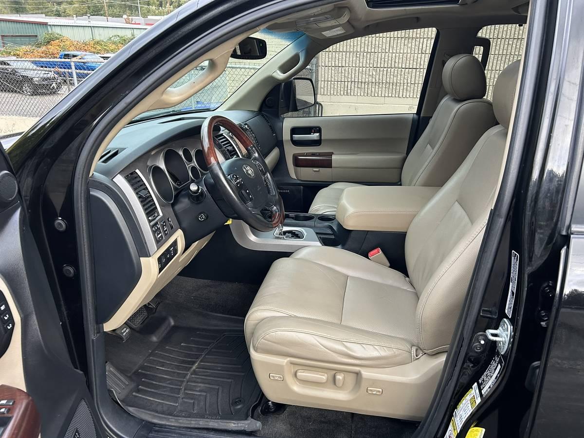 Toyota Sequoia Platinum 4WD FFV 2012