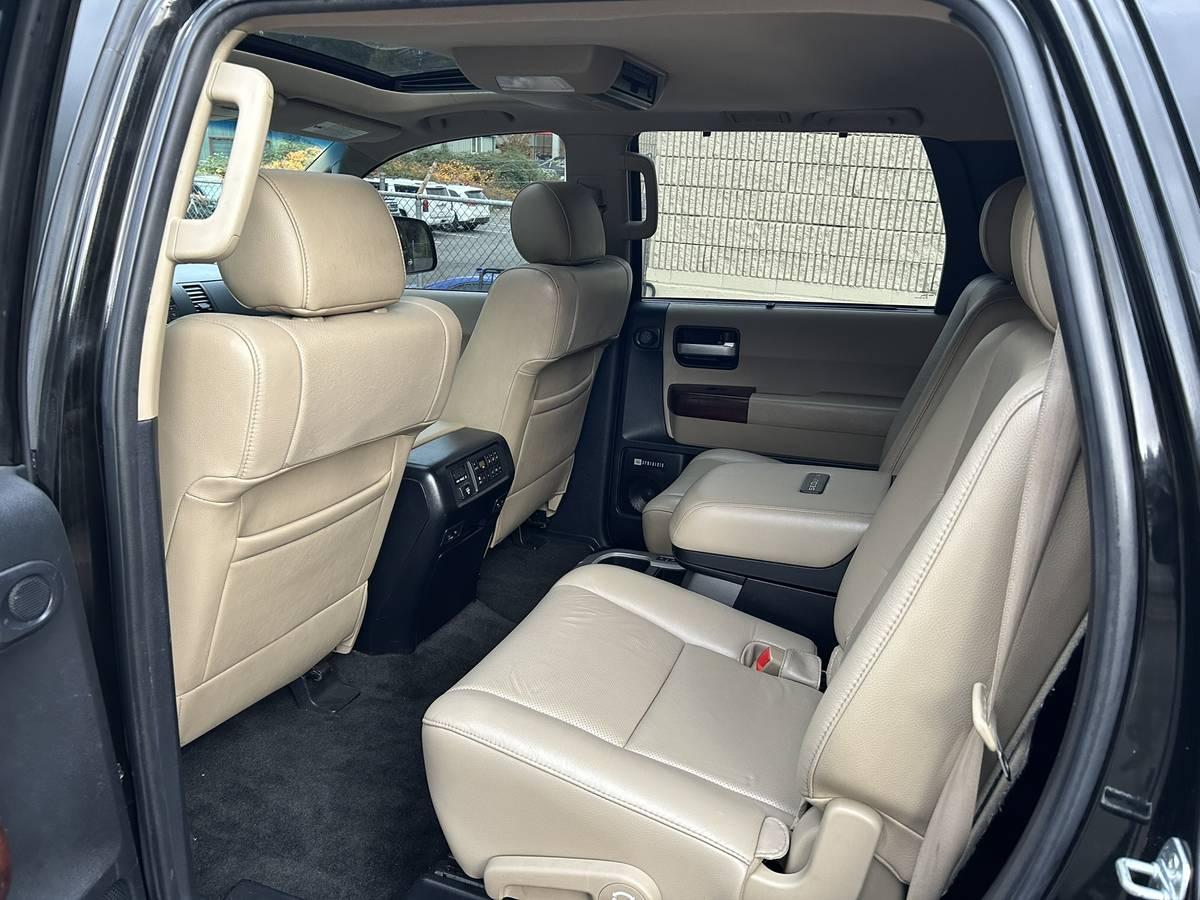 Toyota Sequoia Platinum 4WD FFV 2012