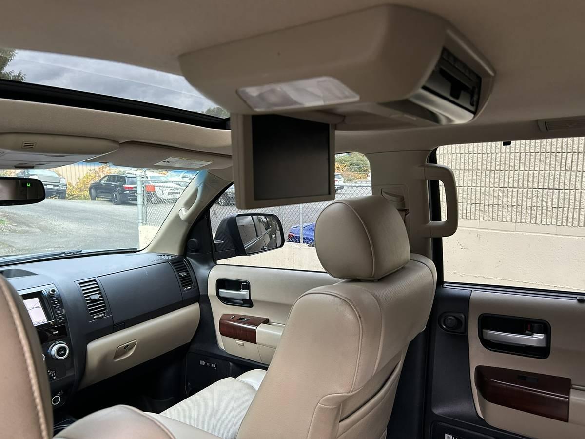 Toyota Sequoia Platinum 4WD FFV 2012