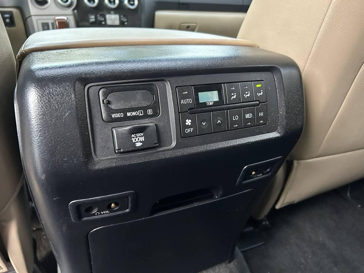 Toyota Sequoia Platinum 4WD FFV 2012