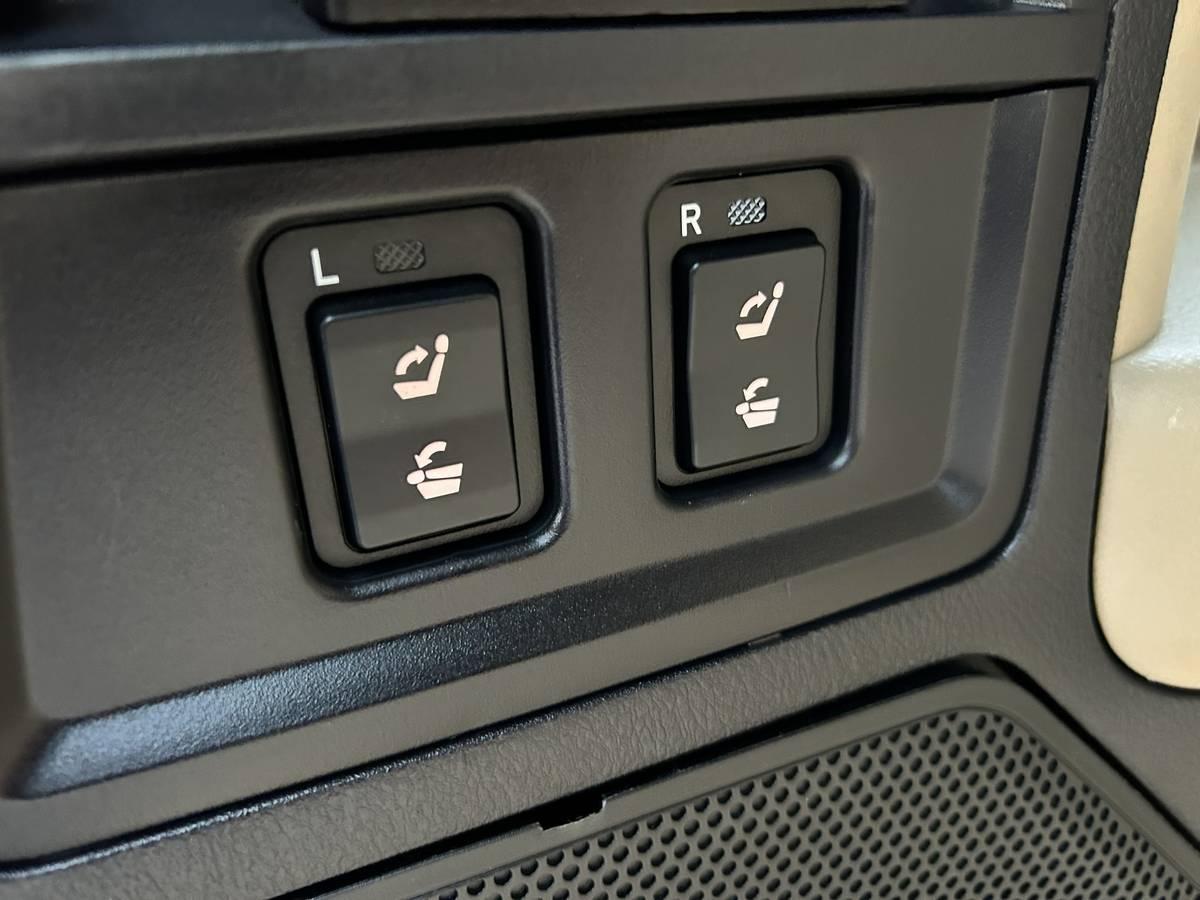 Toyota Sequoia Platinum 4WD FFV 2012